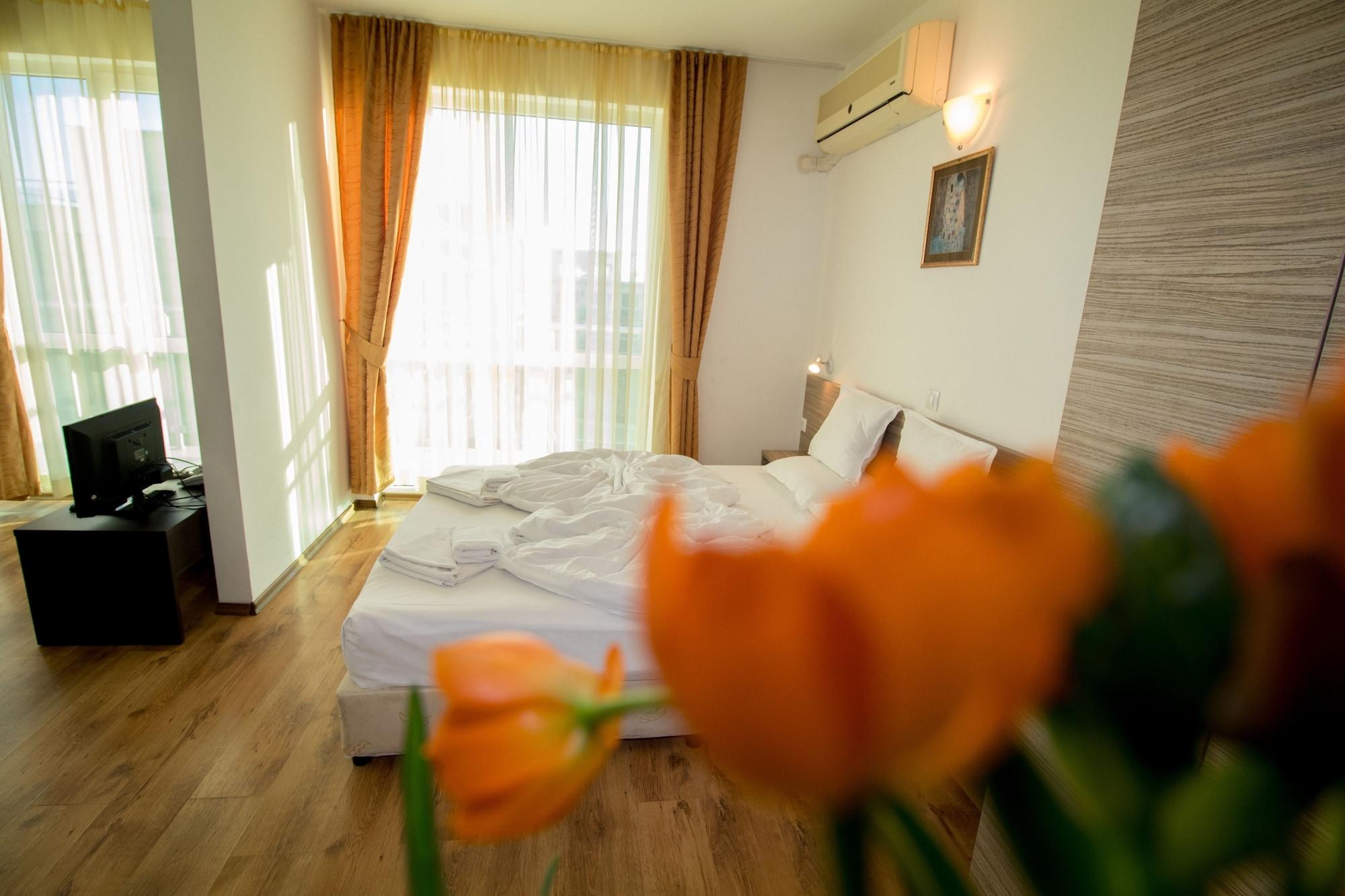 Clara Hotel Бургас Экстерьер фото