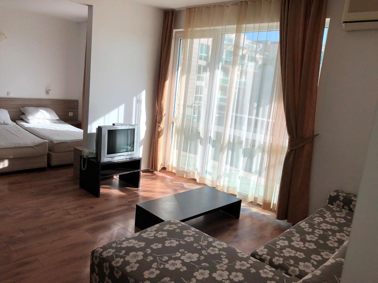 Clara Hotel Бургас Экстерьер фото