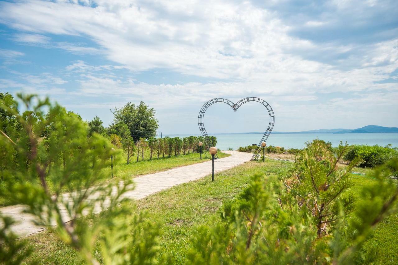 Clara Hotel Бургас Экстерьер фото